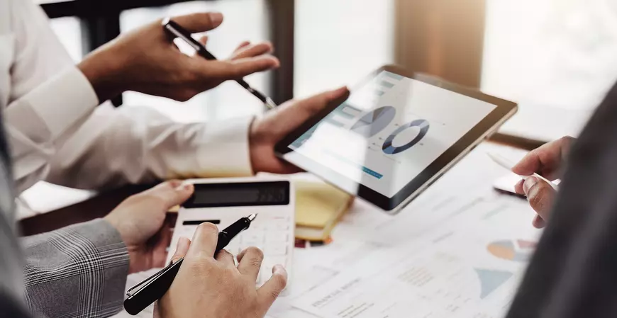 O relator da reforma tributária no Senado, Eduardo Braga (MDB-AM), propôs que os incentivos fiscais sejam revistos a cada cinco anos.