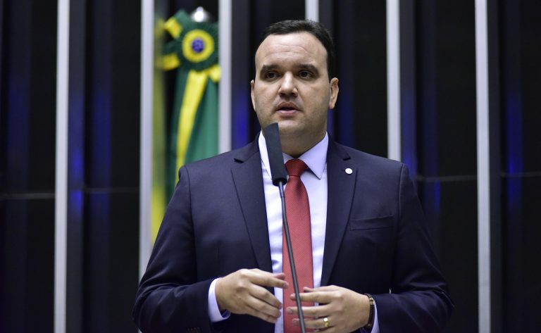 Projeto concede isenção de Imposto de Renda a idosos com comorbidades