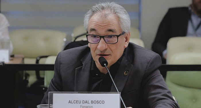 Diretor da FENACON participa de reunião sobre tecnologia com órgão consultivo da CNC