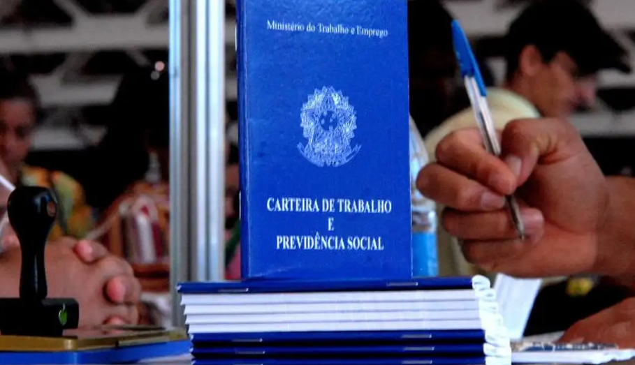 Empresas devem preencher relatório de transparência salarial até sexta