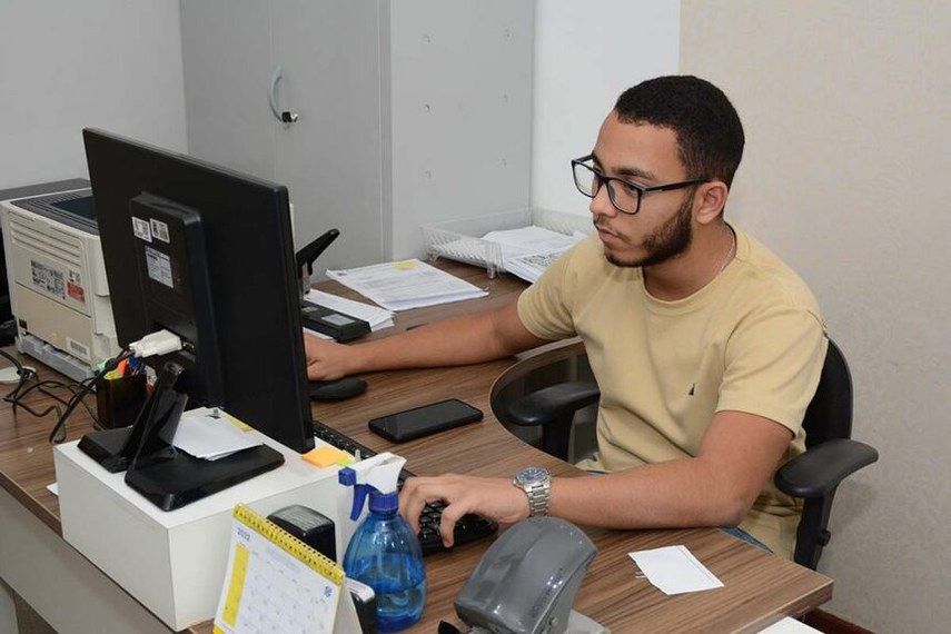 Projeto garante pagamento a estagiários por recesso não usufruído