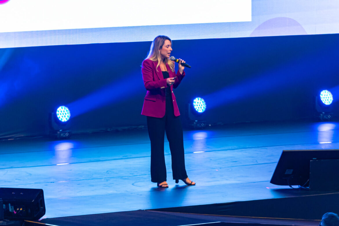 Luciana Diniz apresenta mudanças na NR-1, riscos psicossociais e seus impactos para as empresas