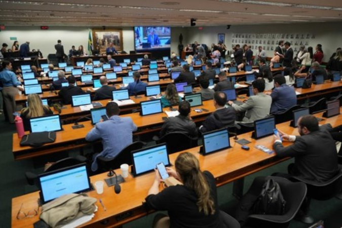 Câmara aprova natureza alimentar dos honorários e OAB celebra avanço para a advocacia