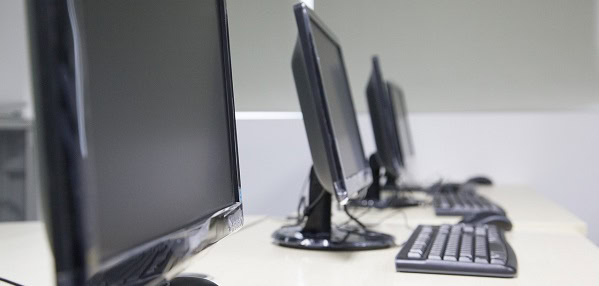 Setor de serviços cresce em fevereiro e está no patamar recorde da série histórica, diz IBGE