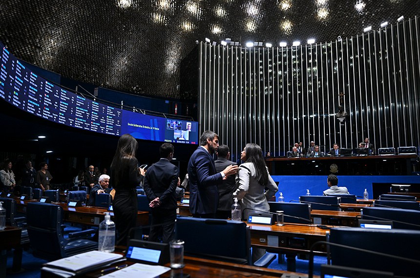 Prorrogados prazos de MPs da taxa das blusinhas e de subsídio a combustíveis