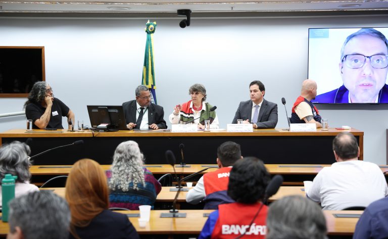 Governo defende projeto que prorroga acordos coletivos até nova negociação