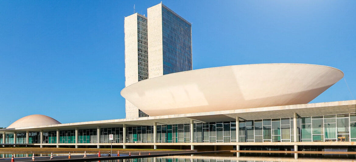 Nesta quarta (1º), presidente da FENACON acompanha audiência pública sobre atualização do MEI e do Simples Nacional