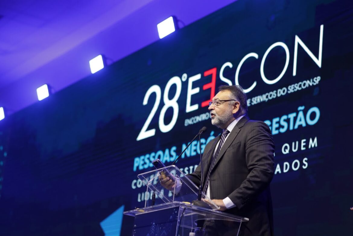 Presidente da FENACON participa da solenidade de abertura do 28º EESCON